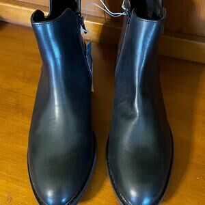 NWT Universal Thread Size 7 1/2 Faux Leather Boots that Zip on both sides.